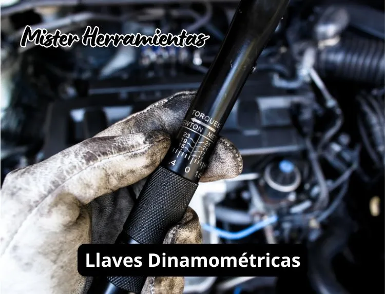 Conjunto de llaves dinamométricas profesionales de diferentes rangos sobre mesa de trabajo con vasos y accesorios para mantenimiento de automóviles