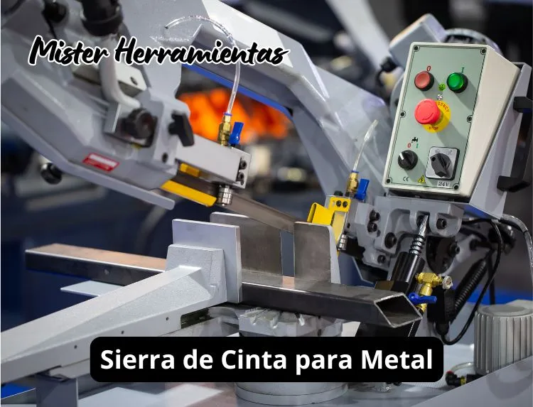 Sierra de cinta para metal cortando perfiles de acero en taller