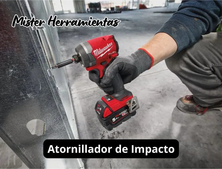 Atornillador de impacto Milwaukee atornillando tornillo en estructura metálica