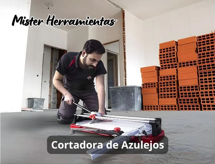 Operario utilizando cortadora de azulejos manual Rubi en obra cortando baldosa cerámica