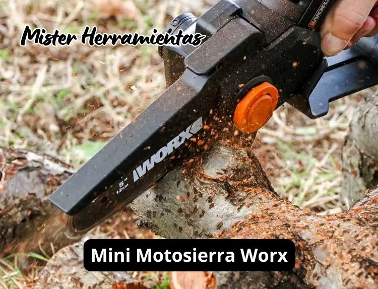 mini motosierra worx wg325e cortando un tronco en trabajo de poda