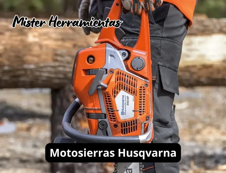 motosierra husqvarna 550xp en primer plano sujeta por operario en entorno de trabajo con madera