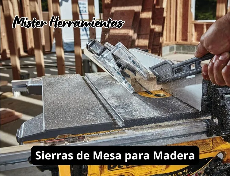 sierra de mesa dewalt en uso cortando madera en una obra