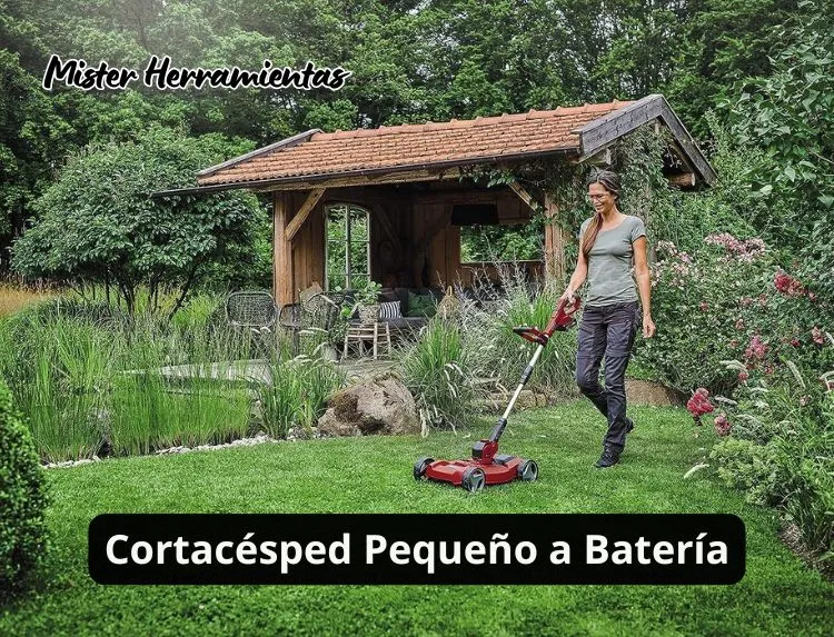 Cortacésped pequeño de batería cortando césped en un jardín residencial de tamaño reducido
